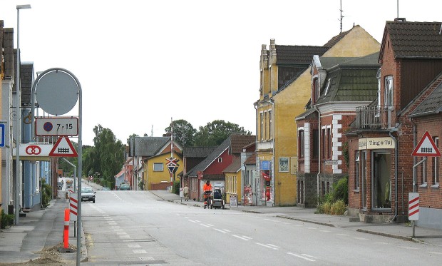 Niewielkie miasto Søllested na duńskiej wyspie Lolandii. To tam uda się Ravn w poszukiwaniu religijnego szaleńca./ Źródło zdj.: https://en.wikipedia.org/wiki/S%C3%B8llested